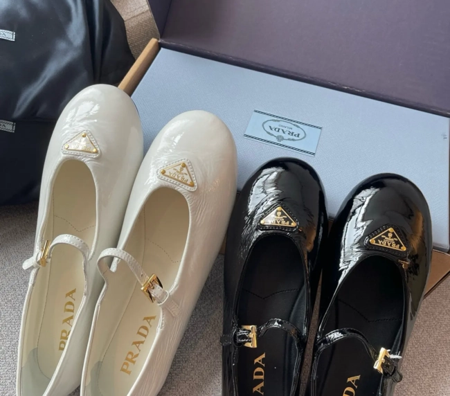 【Prada】New Mary Jane Shoes Patent Wrinkled Leather Ballet Shoes (1)