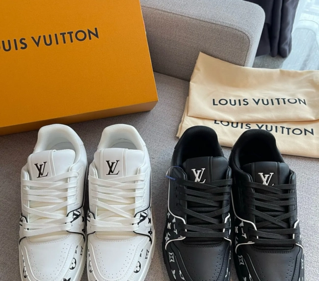 Louis Vuitton casual sneakers (1)