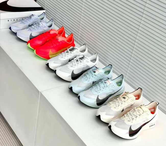 Nike VAPORFLY 4 Simple, versatile, comfortable and casual Fabric shock-absorbing Low-top running shoes (1)