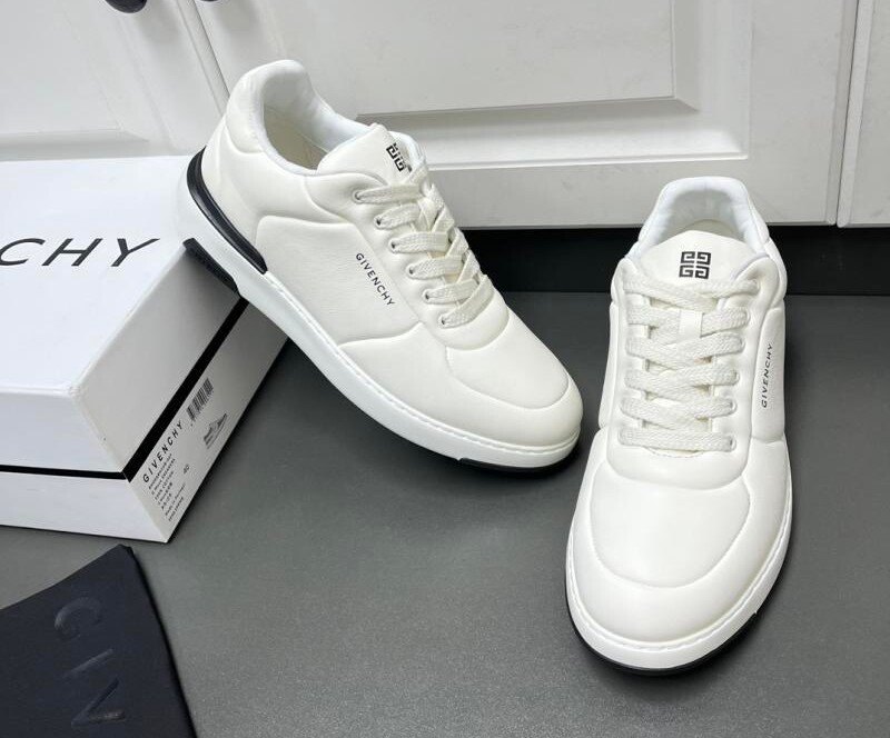 Givenchy Wing Series Low-Top Casual Sneakers (black and white)