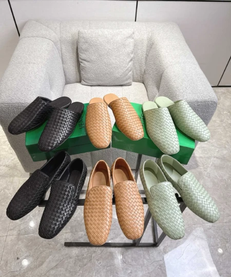 2025 Fall Counter Synchronized Couples Style Bottega Veneta Square Toe Flats wholeseller factory (1)