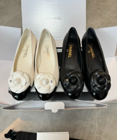 Purchase grade Chanel classic camellia flat shoes (1)