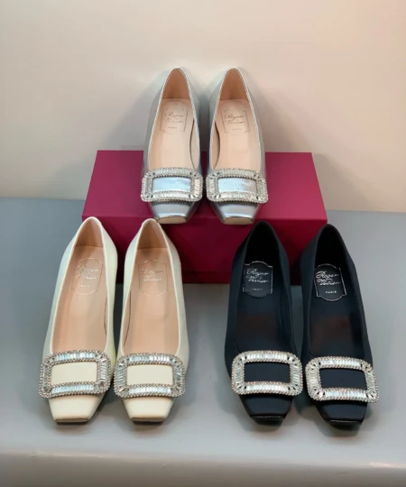 Roger Vivier limited edition mid-heel diamond buckle shoes (33)