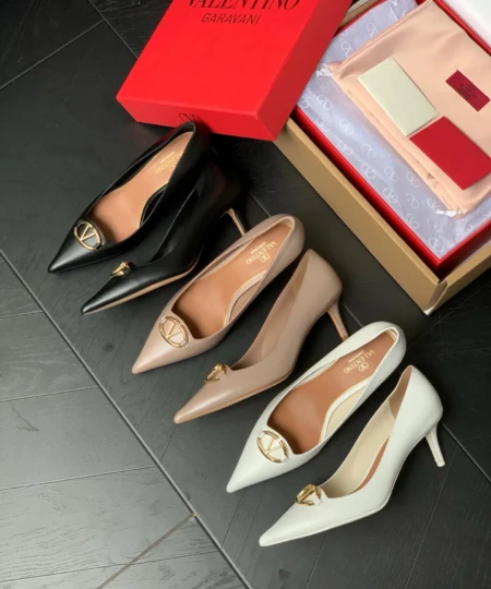 Valentino's latest classic gold-buckle pointed high-heeled fashion shoes (4)