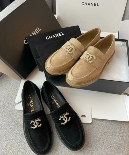CHAMELNew Retro Diamond-Buckle Suede Loafers (1)