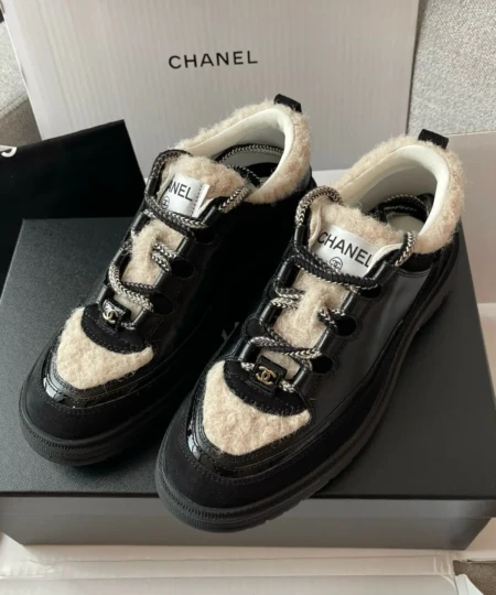 Chanel 2025 latest Teddy fur sneakers capture the autumnwinter vibe (3)
