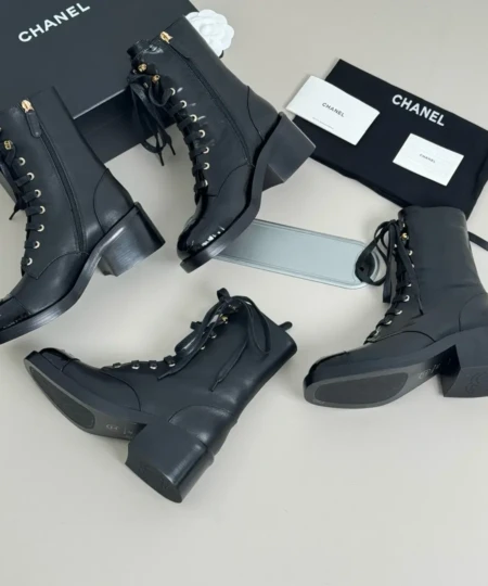 CHANEL's must-have autumn and winter lace-up zippered martin boots (4)