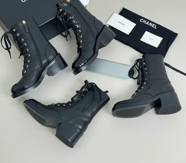CHANEL's must-have autumn and winter lace-up zippered martin boots (4)