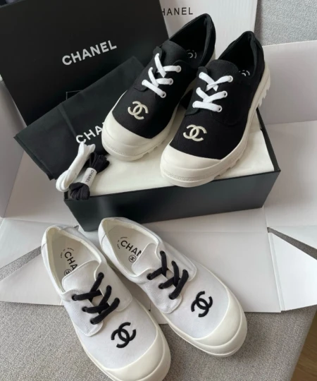 Chanel Vintage thick-soled canvas casual shoes with a wide toe. (3)