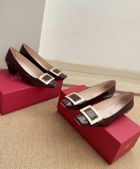 [Roger Vivier] RV classic square-buckle low-heeled Belle Vivier series shoes (1)