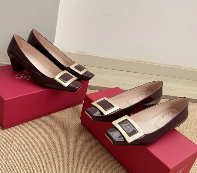 [Roger Vivier] RV classic square-buckle low-heeled Belle Vivier series shoes (1)