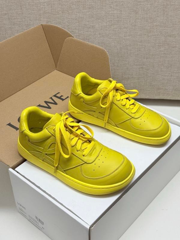 Loewe Luo Yiwei 2025 autumn and winter new Jambo retro British style couple white shoes