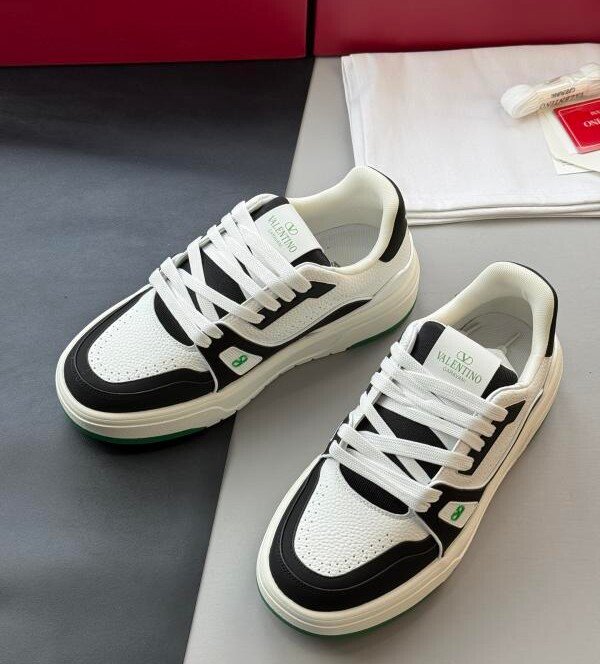 Valentino Valentino 2025 latest OneStud couple sneakers