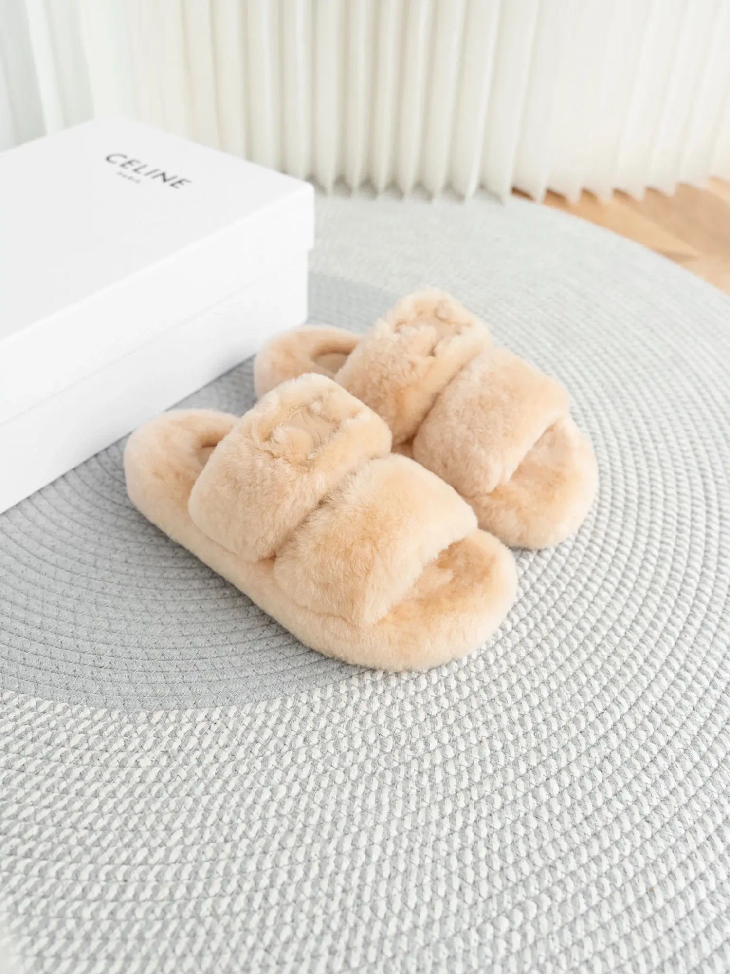 Celine's new fall shearling slippers 10 Celine's new fall shearling slippers (10)