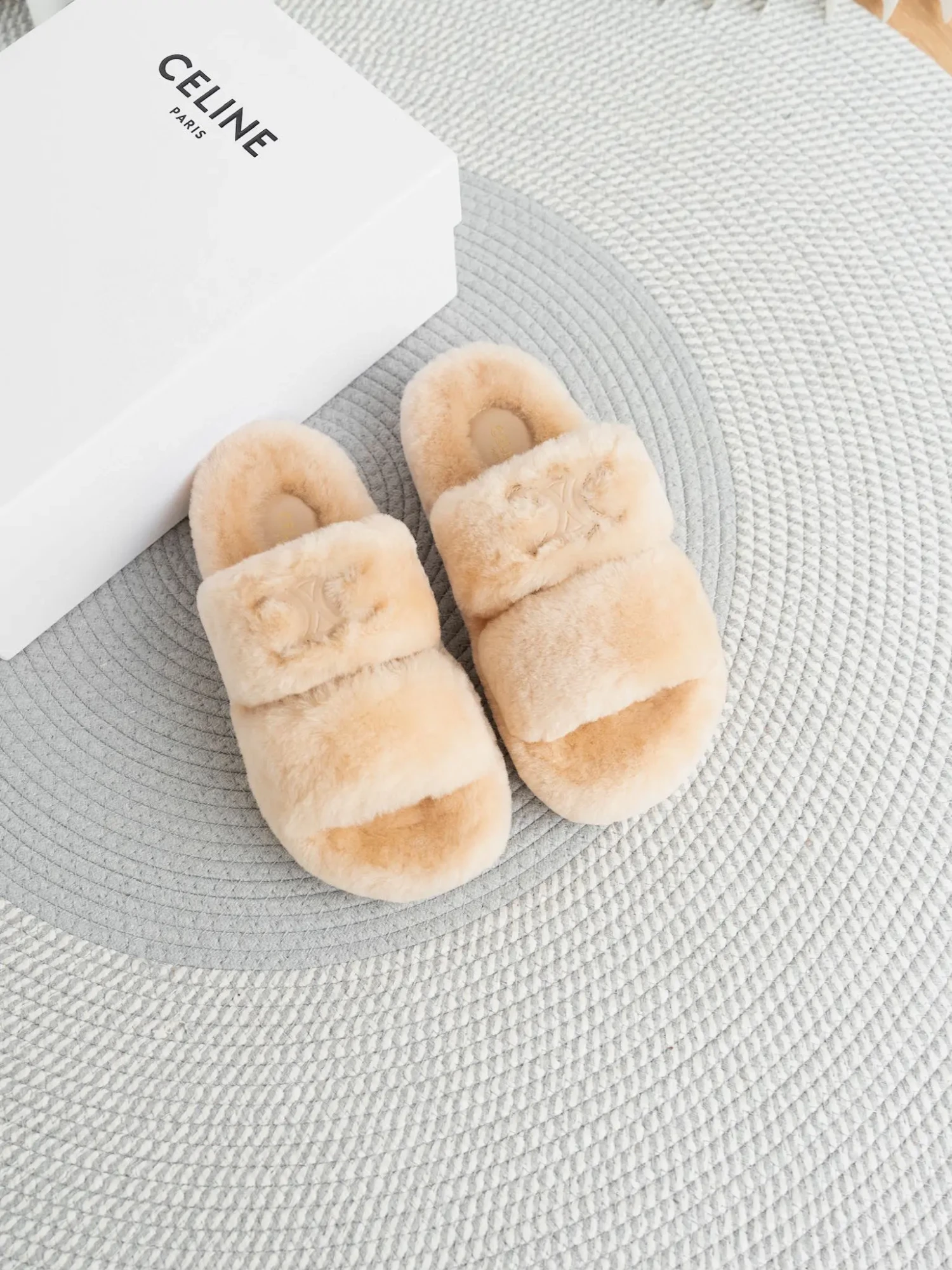 Celine's new fall shearling slippers 12 Celine's new fall shearling slippers (12)
