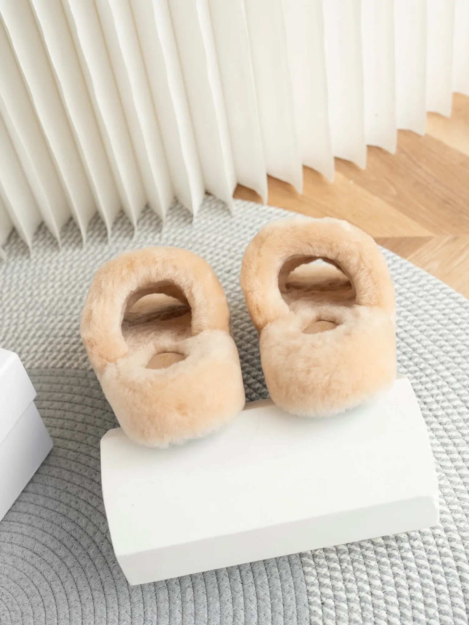 Celine's new fall shearling slippers 15 Celine's new fall shearling slippers (15)
