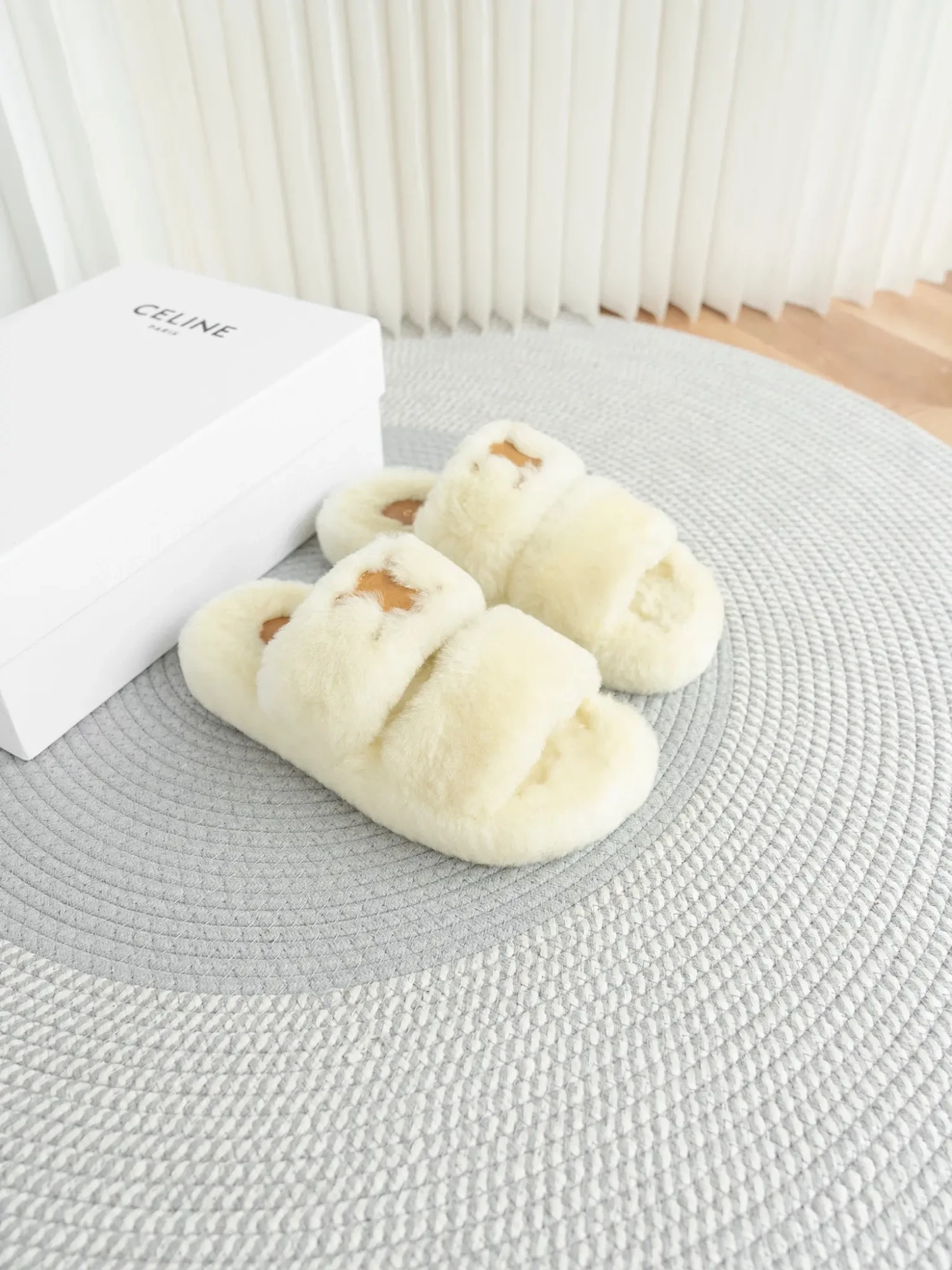 Celine's new fall shearling slippers 4 Celine's new fall shearling slippers (4)