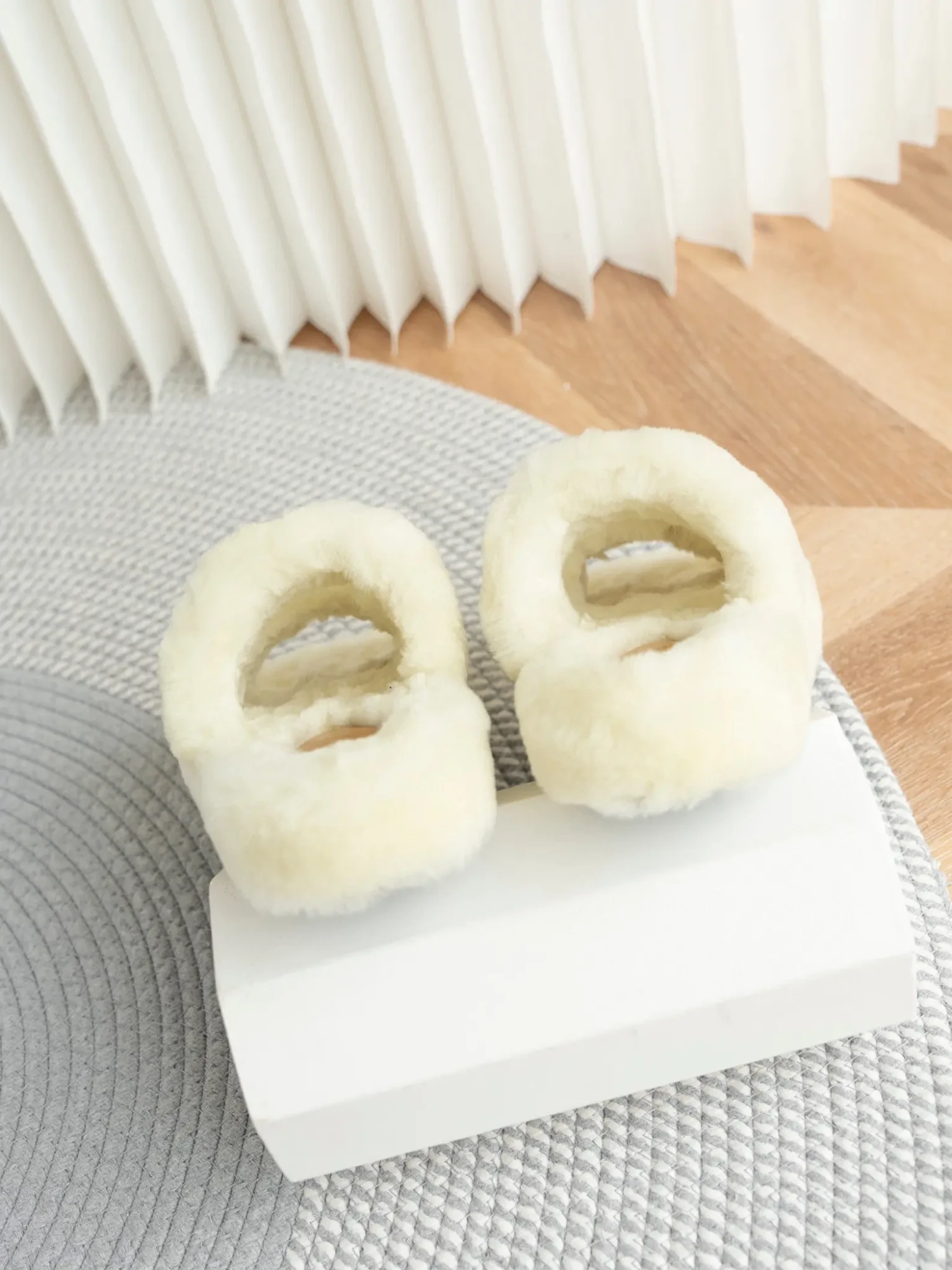 Celine's new fall shearling slippers 9 Celine's new fall shearling slippers (9)