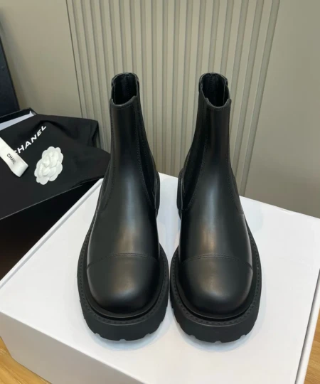 CHANEL's new autumnwinter thick-soled Chelsea boots (1)