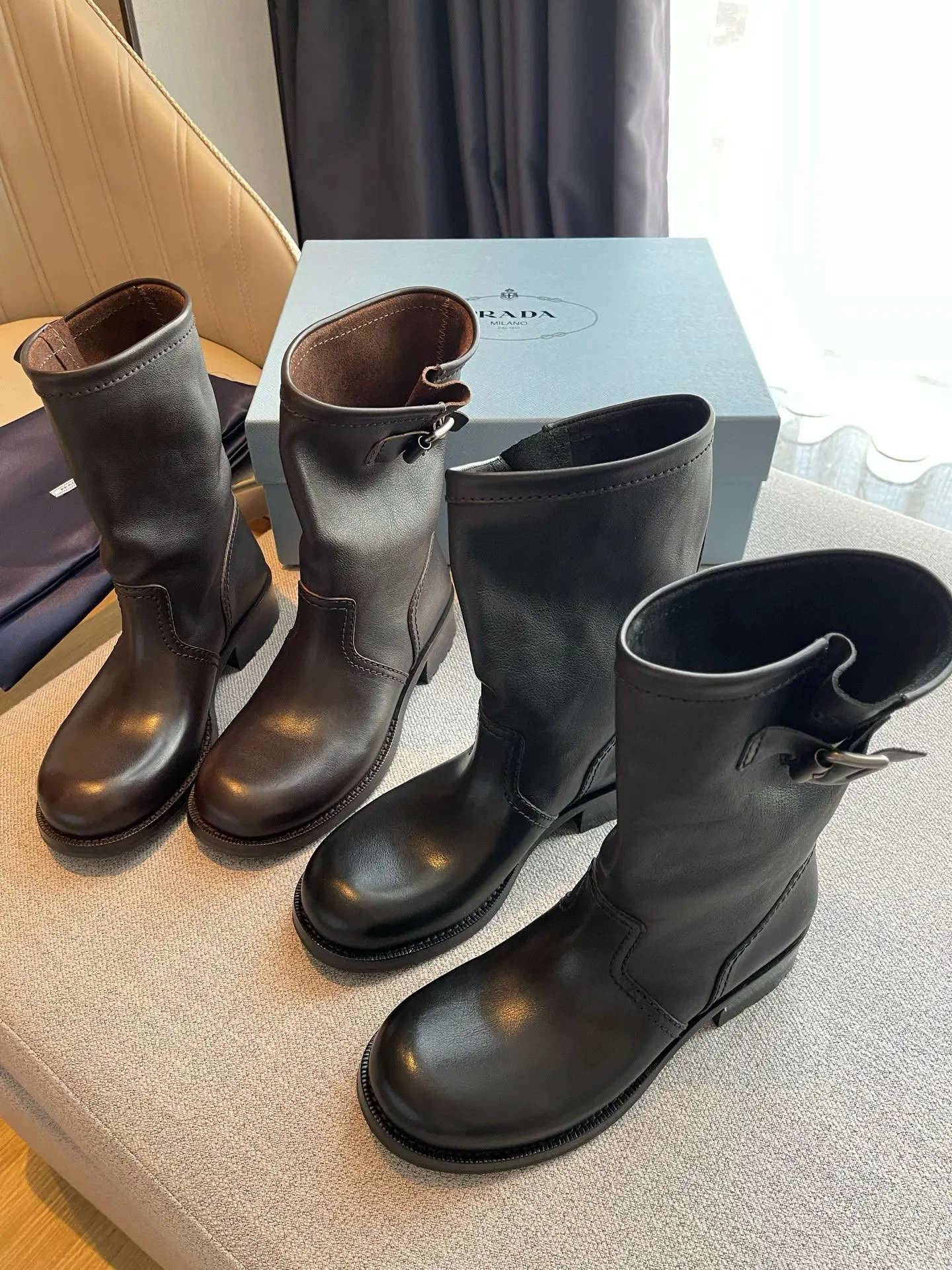 Limited-edition retro modern Prada cowhide ankle boots with heels 1 Limited-edition retro modern Prada cowhide ankle boots with heels (1)