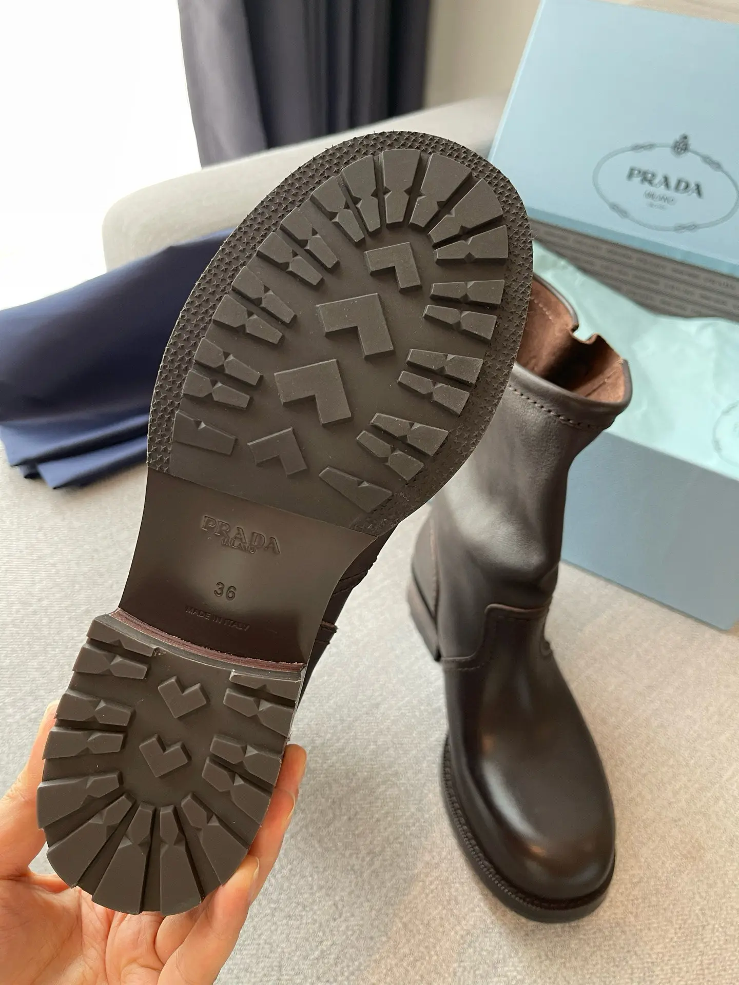 Limited-edition retro modern Prada cowhide ankle boots with heels 11 Limited-edition retro modern Prada cowhide ankle boots with heels (11)