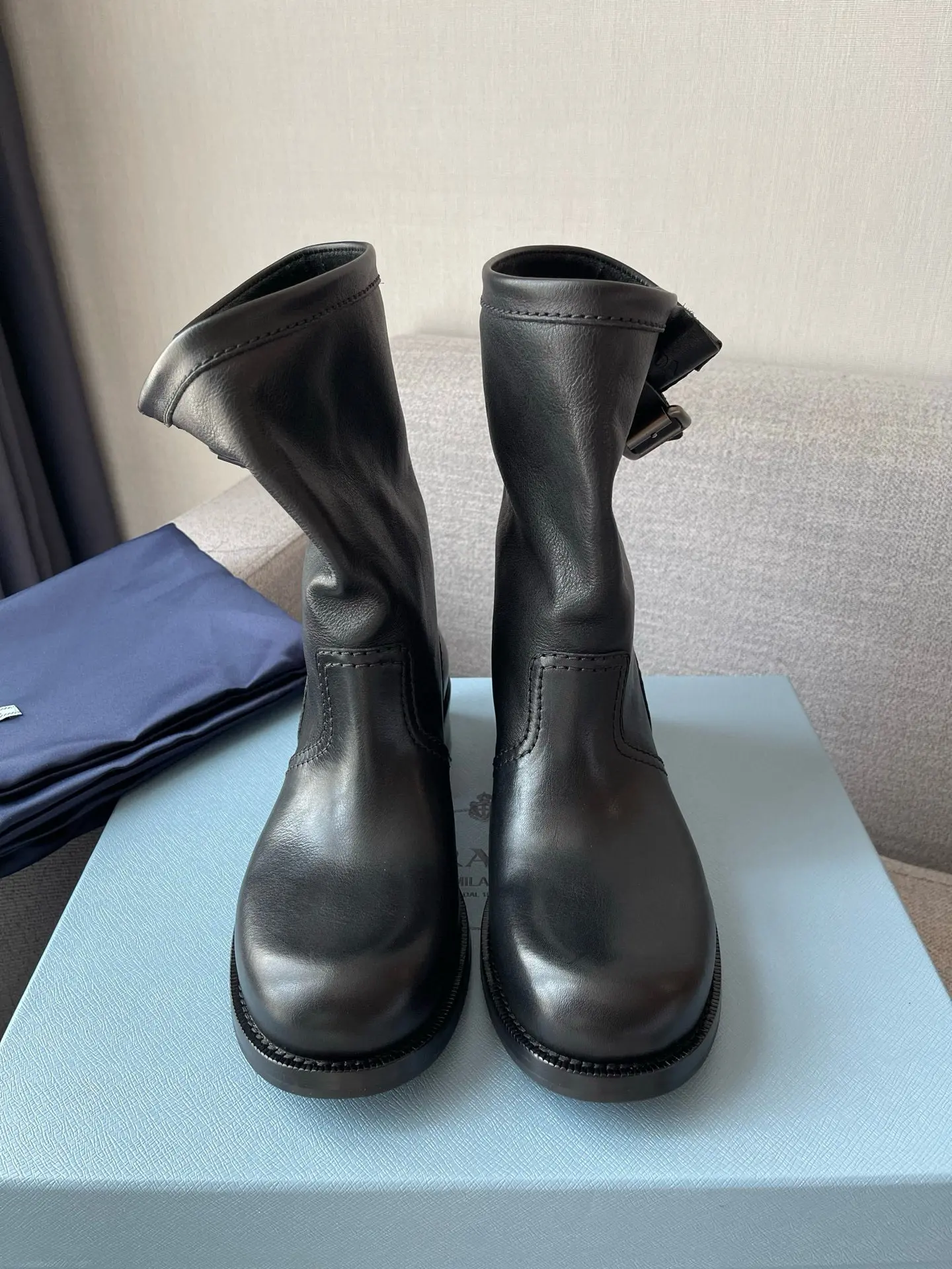 Limited-edition retro modern Prada cowhide ankle boots with heels 12 Limited-edition retro modern Prada cowhide ankle boots with heels (12)