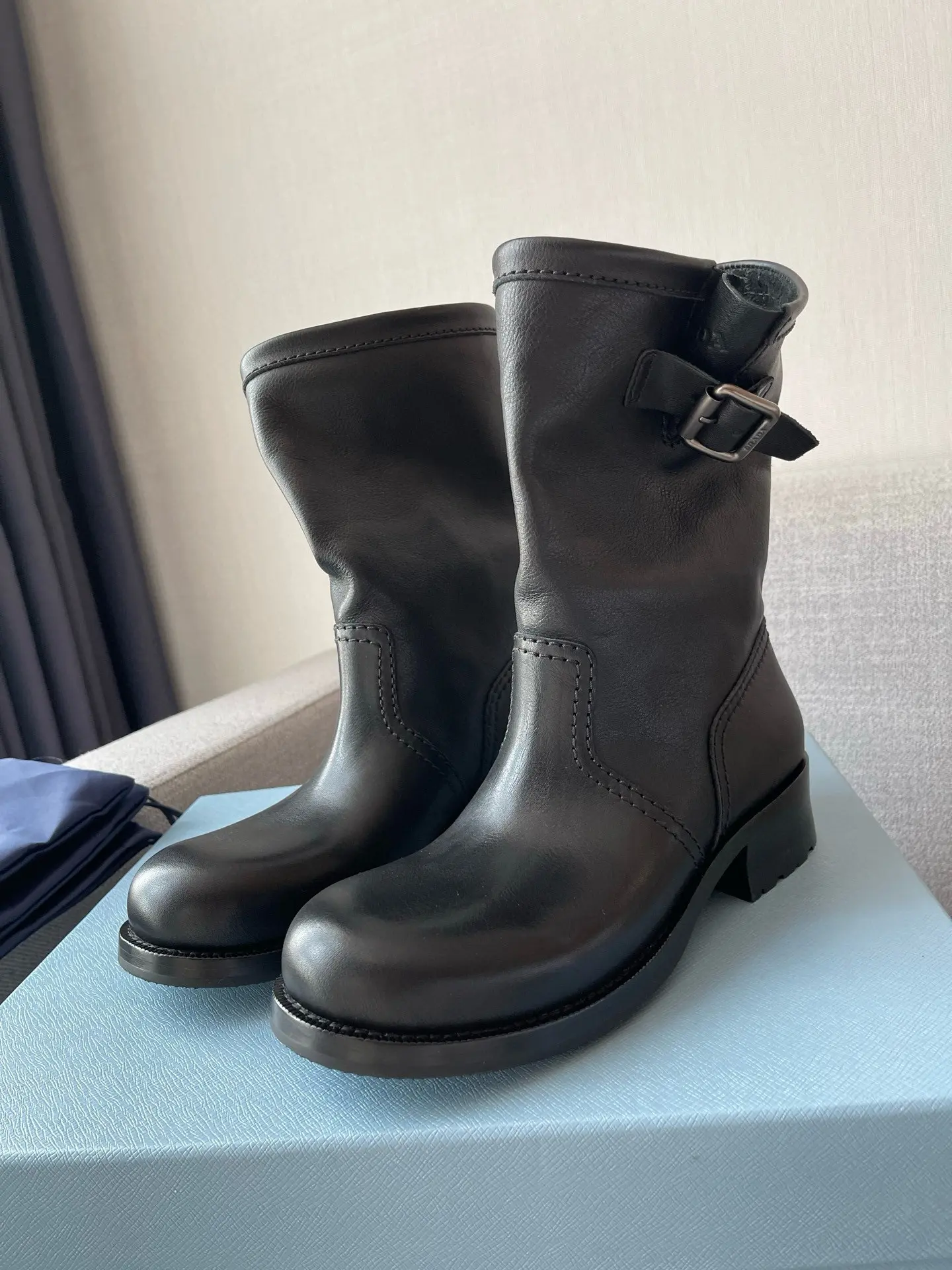 Limited-edition retro modern Prada cowhide ankle boots with heels 14 Limited-edition retro modern Prada cowhide ankle boots with heels (14)