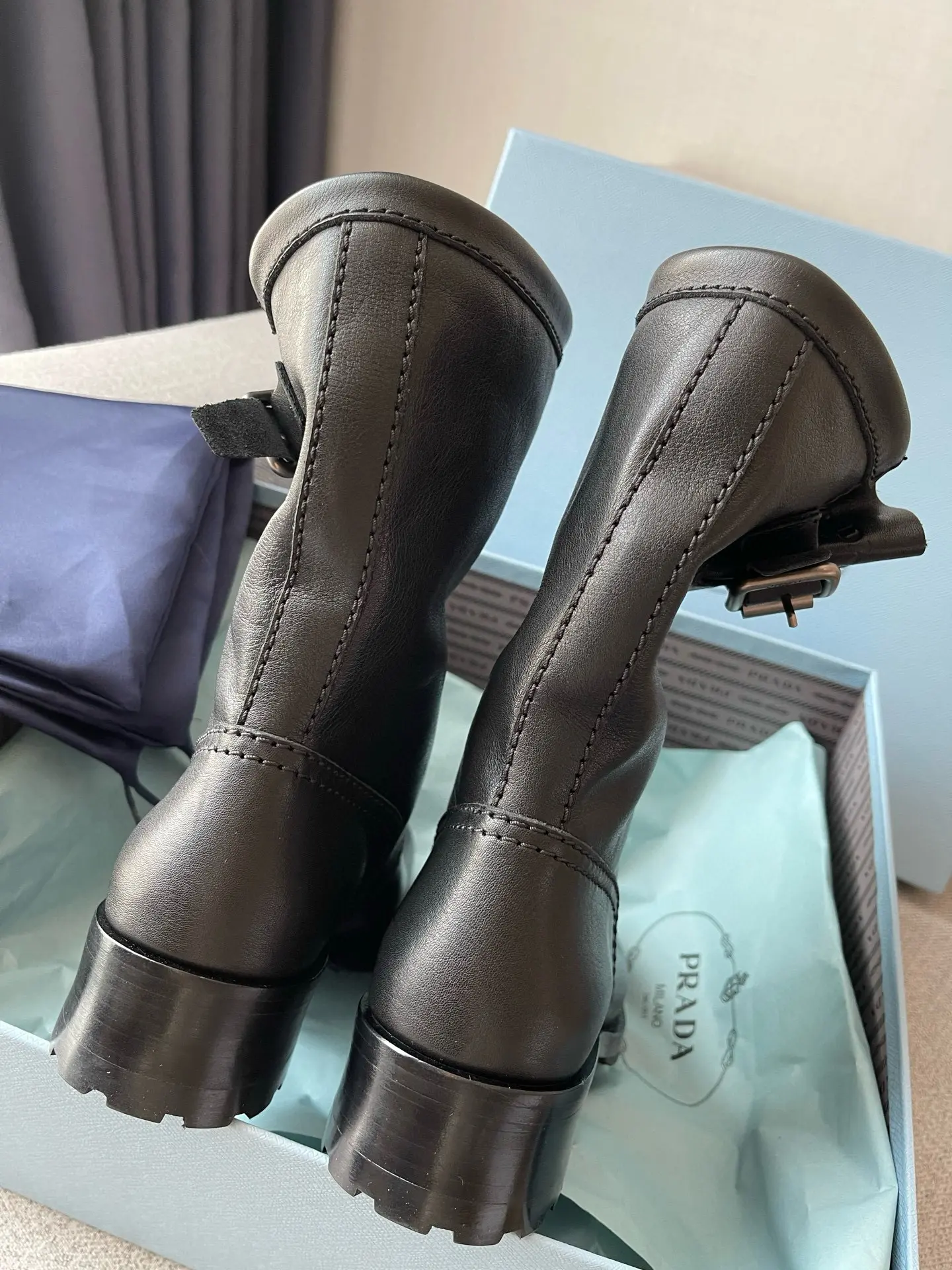 Limited-edition retro modern Prada cowhide ankle boots with heels 18 Limited-edition retro modern Prada cowhide ankle boots with heels (18)