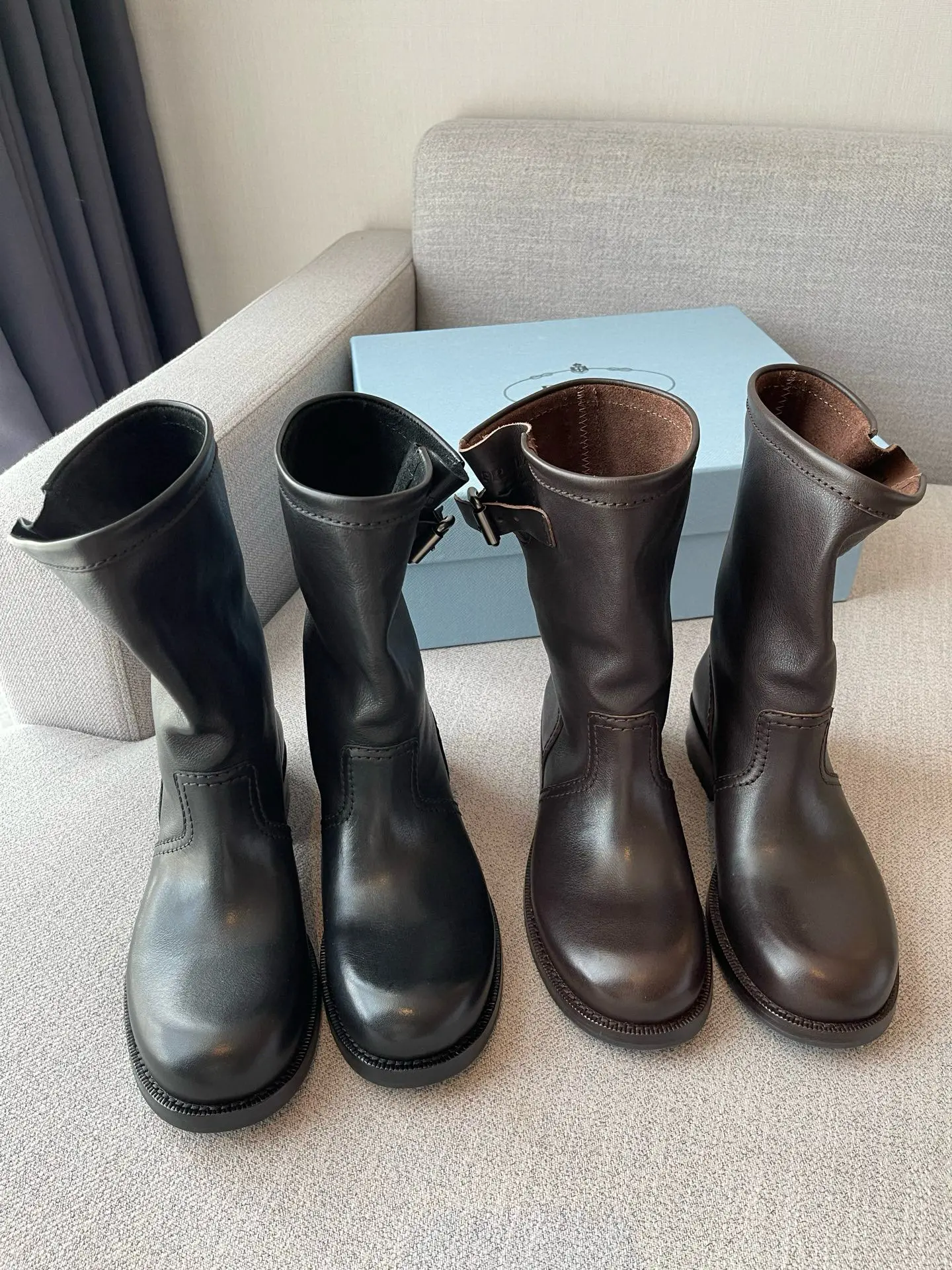 Limited-edition retro modern Prada cowhide ankle boots with heels 2 Limited-edition retro modern Prada cowhide ankle boots with heels (2)