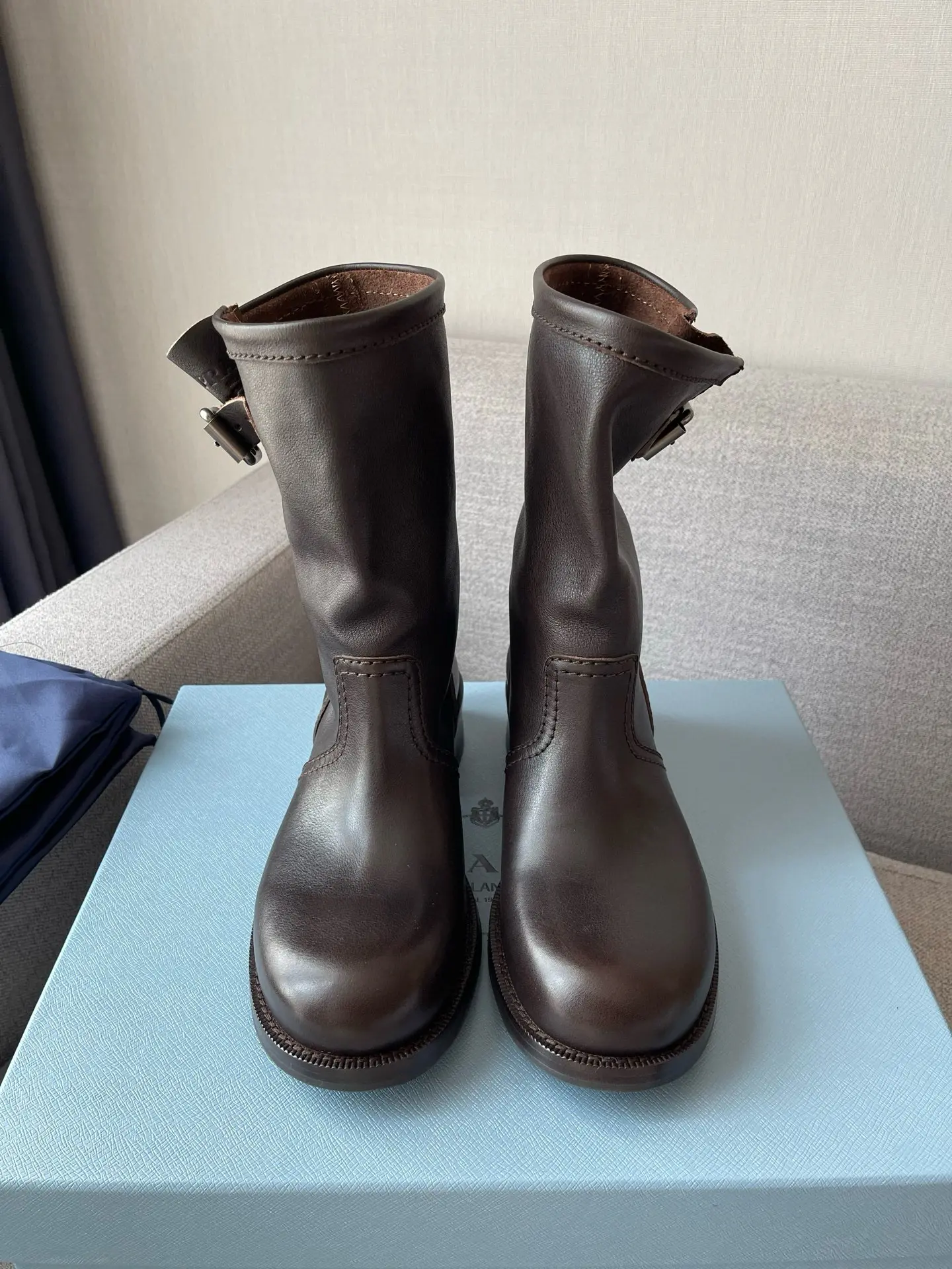 Limited-edition retro modern Prada cowhide ankle boots with heels 3 Limited-edition retro modern Prada cowhide ankle boots with heels (3)