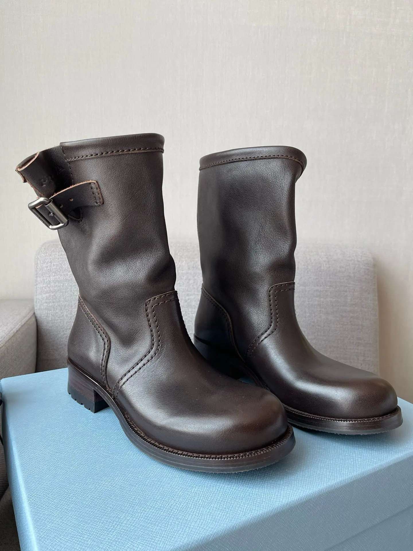 Limited-edition retro modern Prada cowhide ankle boots with heels 4 Limited-edition retro modern Prada cowhide ankle boots with heels (4)