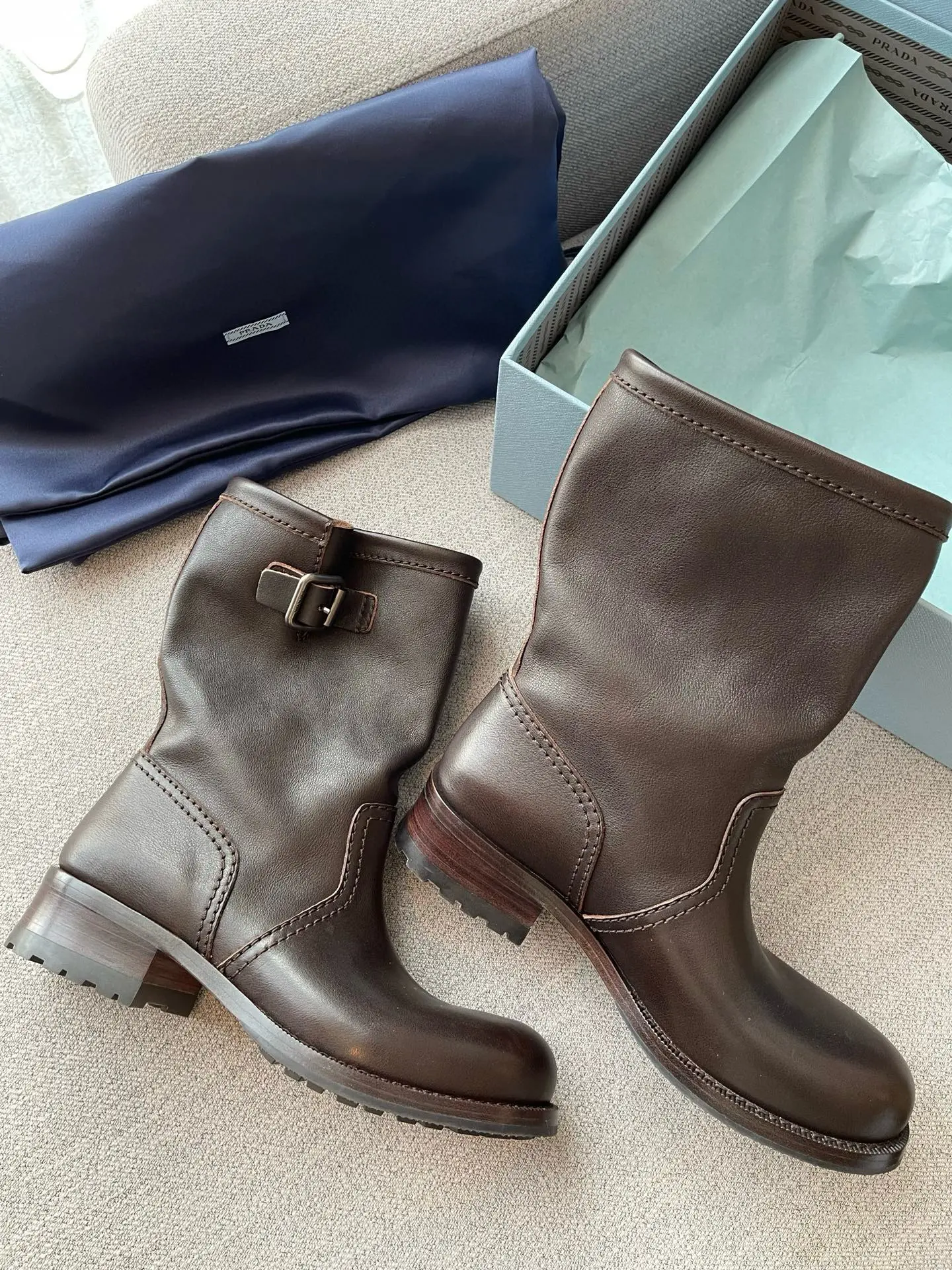 Limited-edition retro modern Prada cowhide ankle boots with heels 8 Limited-edition retro modern Prada cowhide ankle boots with heels (8)