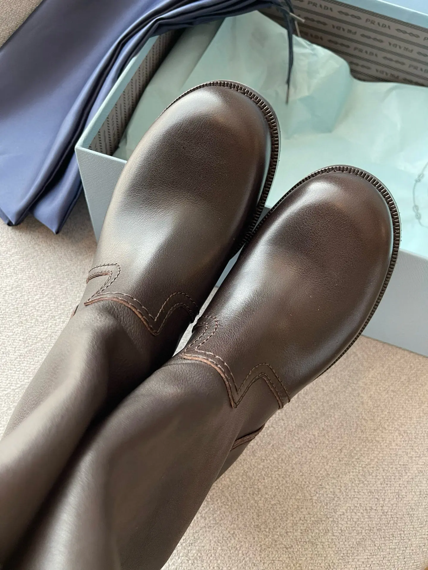 Limited-edition retro modern Prada cowhide ankle boots with heels 9 Limited-edition retro modern Prada cowhide ankle boots with heels (9)