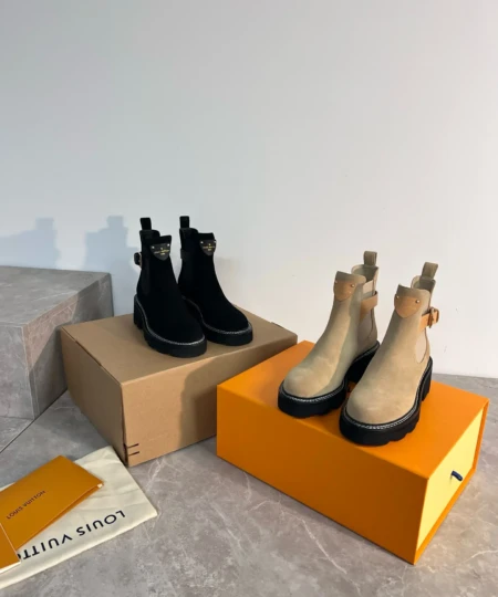 LV Archlight Buckle Chelsea Boots in Suede (2)