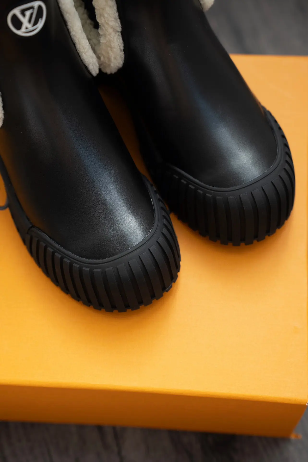 LV Donkey Brand Louis Vuitton L's leather and shearling thick-soled wool boots 13 LV Donkey Brand Louis Vuitton L's leather and shearling thick-soled wool boots (13)