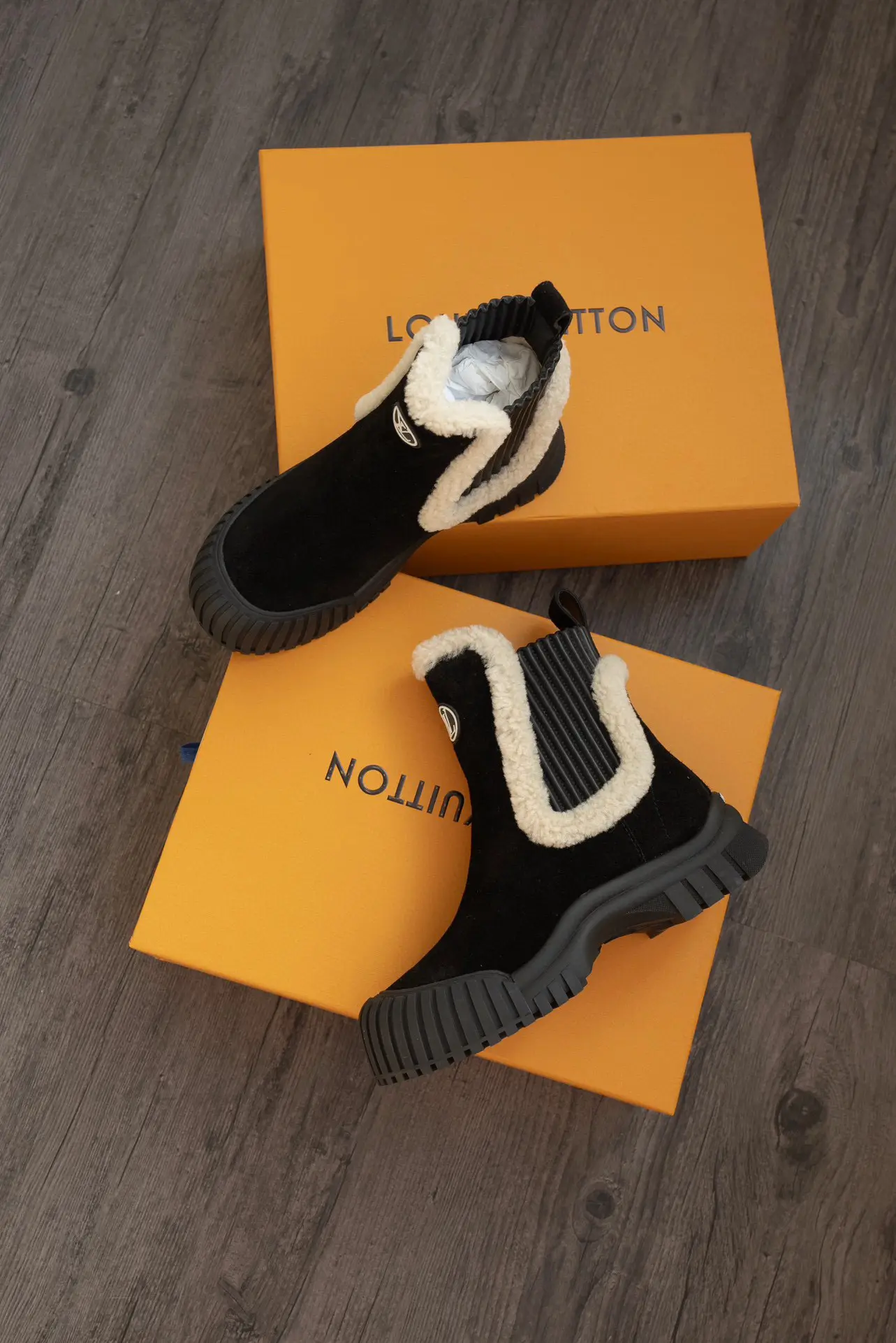 LV Donkey Brand Louis Vuitton L's leather and shearling thick-soled wool boots 4 LV Donkey Brand Louis Vuitton L's leather and shearling thick-soled wool boots (4)