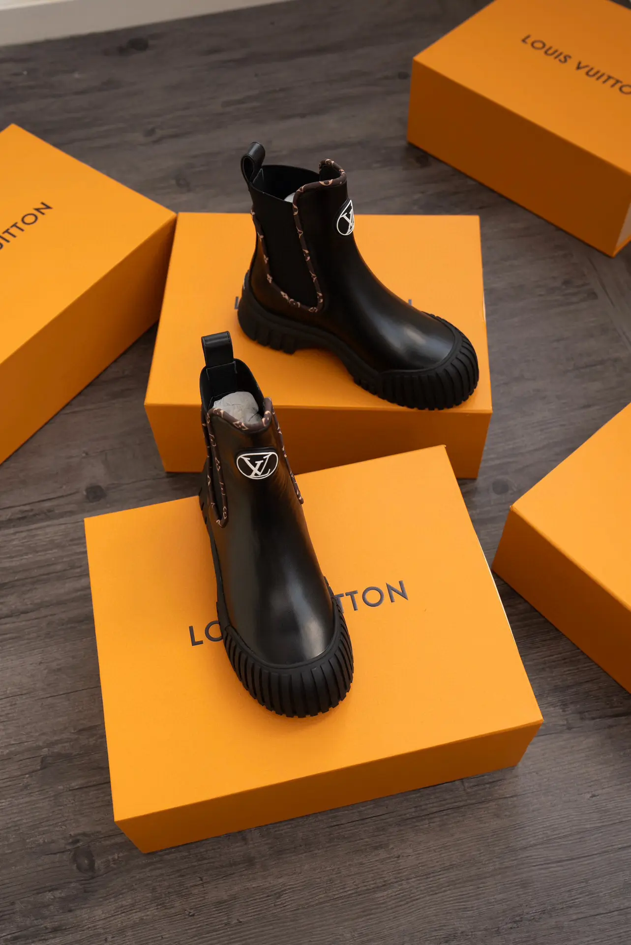 LV, Louis Vuitton, Ruby Collection, Monogram, Thick-Sole, Chelsea, Flat, Ankle Boot 11 LV, Louis Vuitton, Ruby Collection, Monogram, Thick-Sole, Chelsea, Flat, Ankle Boot (11)