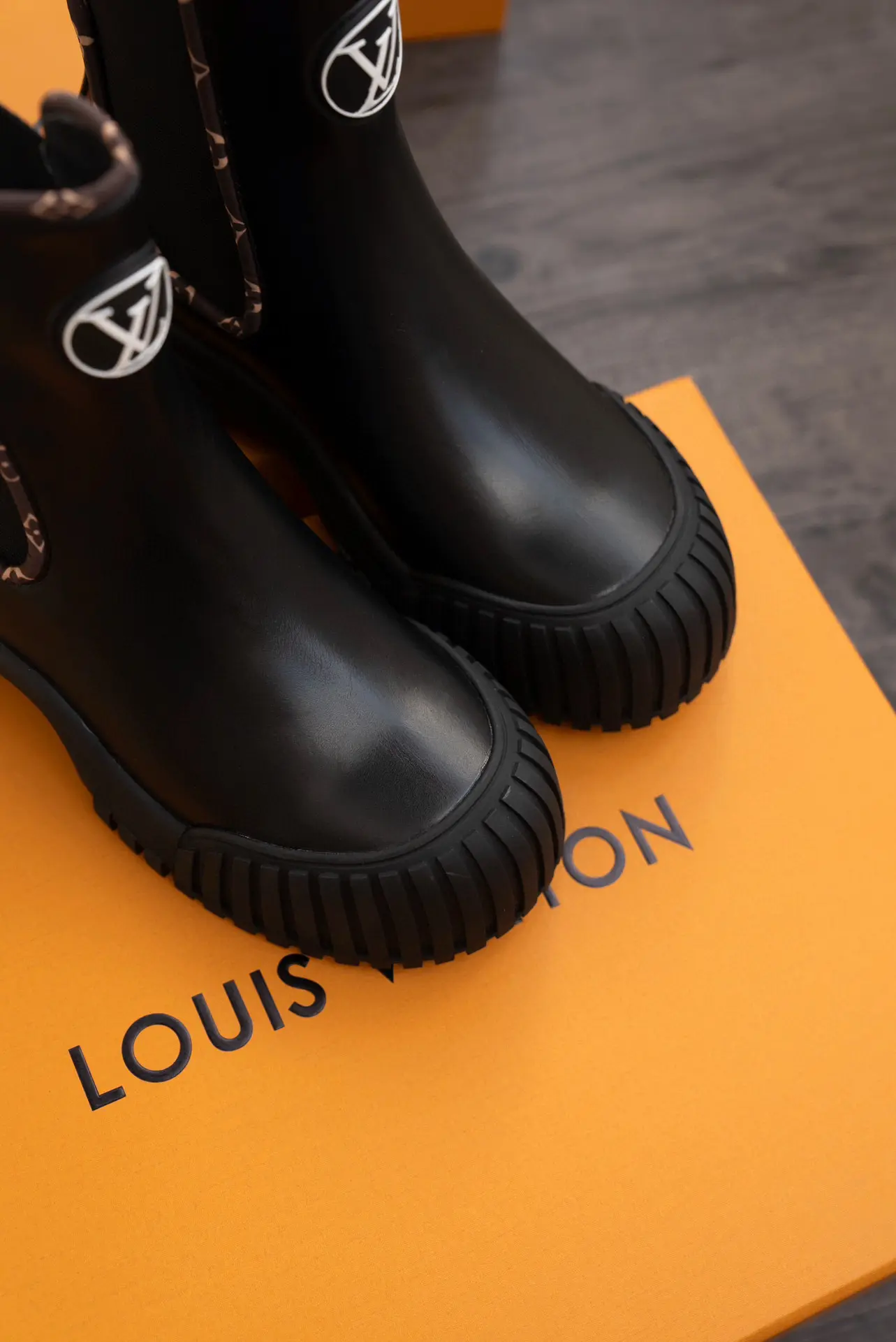 LV, Louis Vuitton, Ruby Collection, Monogram, Thick-Sole, Chelsea, Flat, Ankle Boot 12 LV, Louis Vuitton, Ruby Collection, Monogram, Thick-Sole, Chelsea, Flat, Ankle Boot (12)