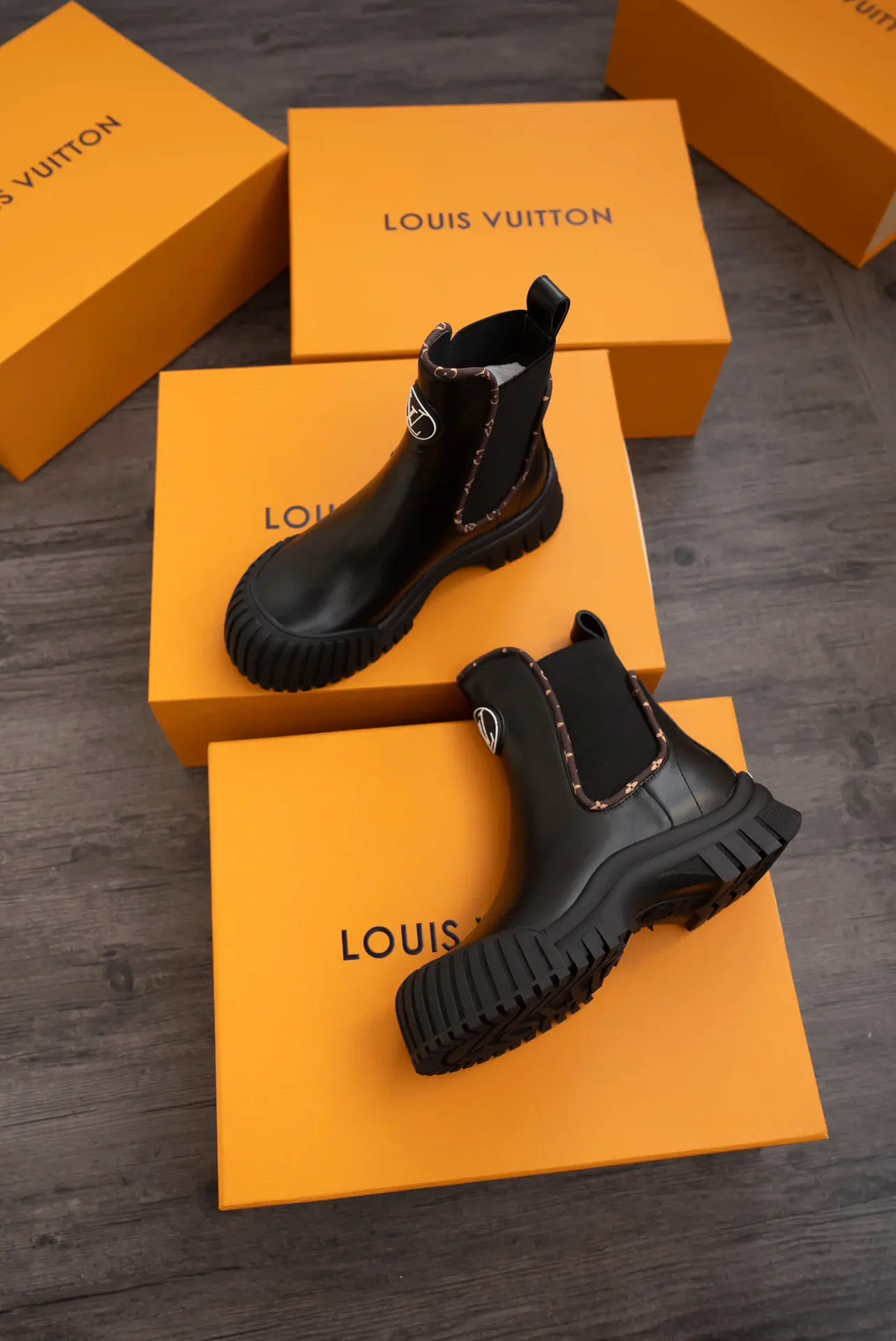 LV, Louis Vuitton, Ruby Collection, Monogram, Thick-Sole, Chelsea, Flat, Ankle Boot 13 LV, Louis Vuitton, Ruby Collection, Monogram, Thick-Sole, Chelsea, Flat, Ankle Boot (13)
