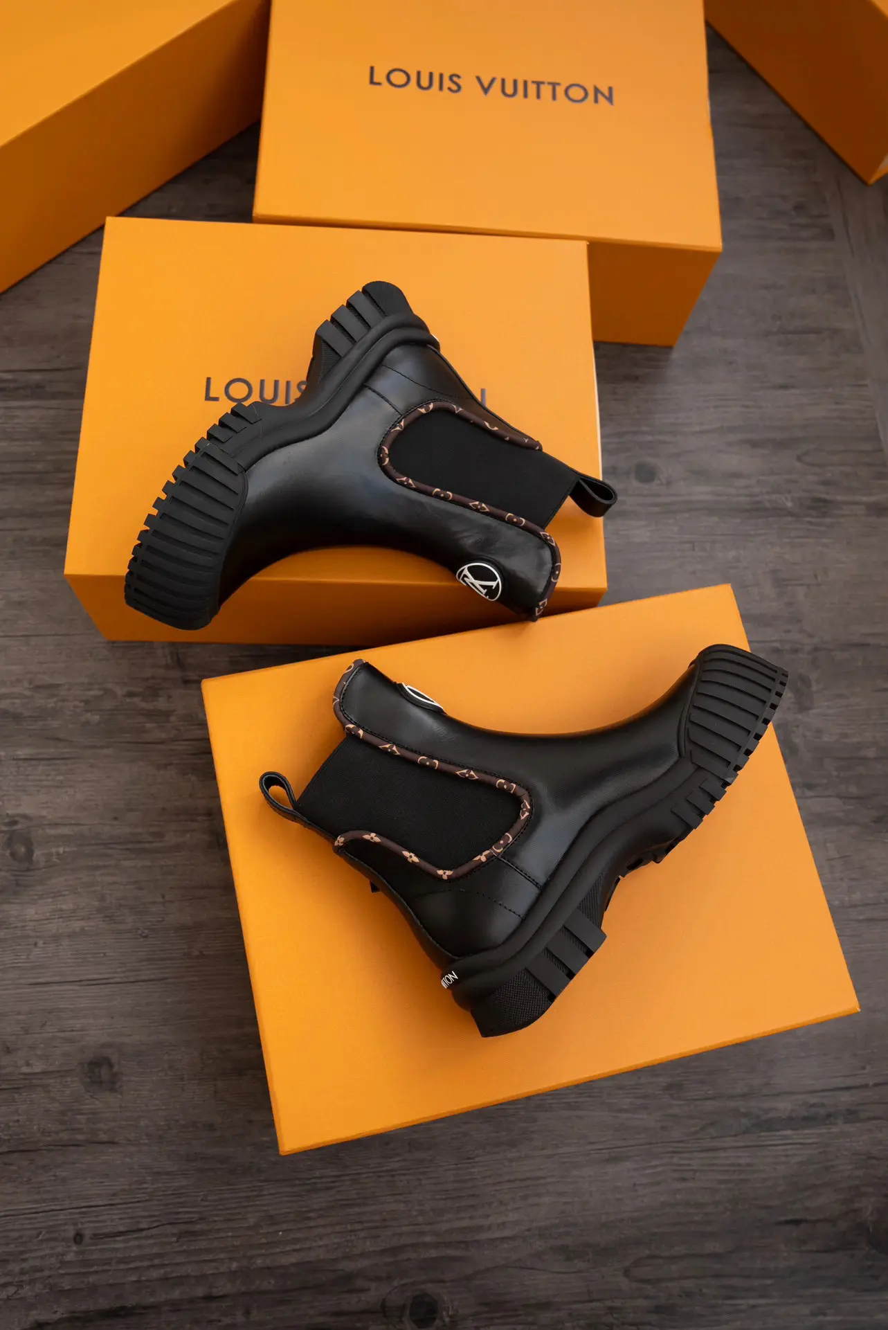 LV, Louis Vuitton, Ruby Collection, Monogram, Thick-Sole, Chelsea, Flat, Ankle Boot 14 LV, Louis Vuitton, Ruby Collection, Monogram, Thick-Sole, Chelsea, Flat, Ankle Boot (14)