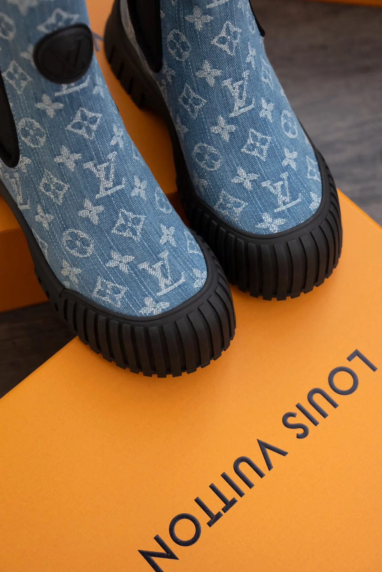 LV, Louis Vuitton, Ruby Collection, Monogram, Thick-Sole, Chelsea, Flat, Ankle Boot 18 LV, Louis Vuitton, Ruby Collection, Monogram, Thick-Sole, Chelsea, Flat, Ankle Boot (18)