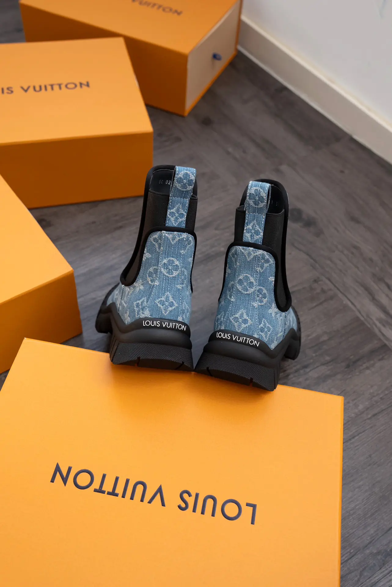 LV, Louis Vuitton, Ruby Collection, Monogram, Thick-Sole, Chelsea, Flat, Ankle Boot 22 LV, Louis Vuitton, Ruby Collection, Monogram, Thick-Sole, Chelsea, Flat, Ankle Boot (22)
