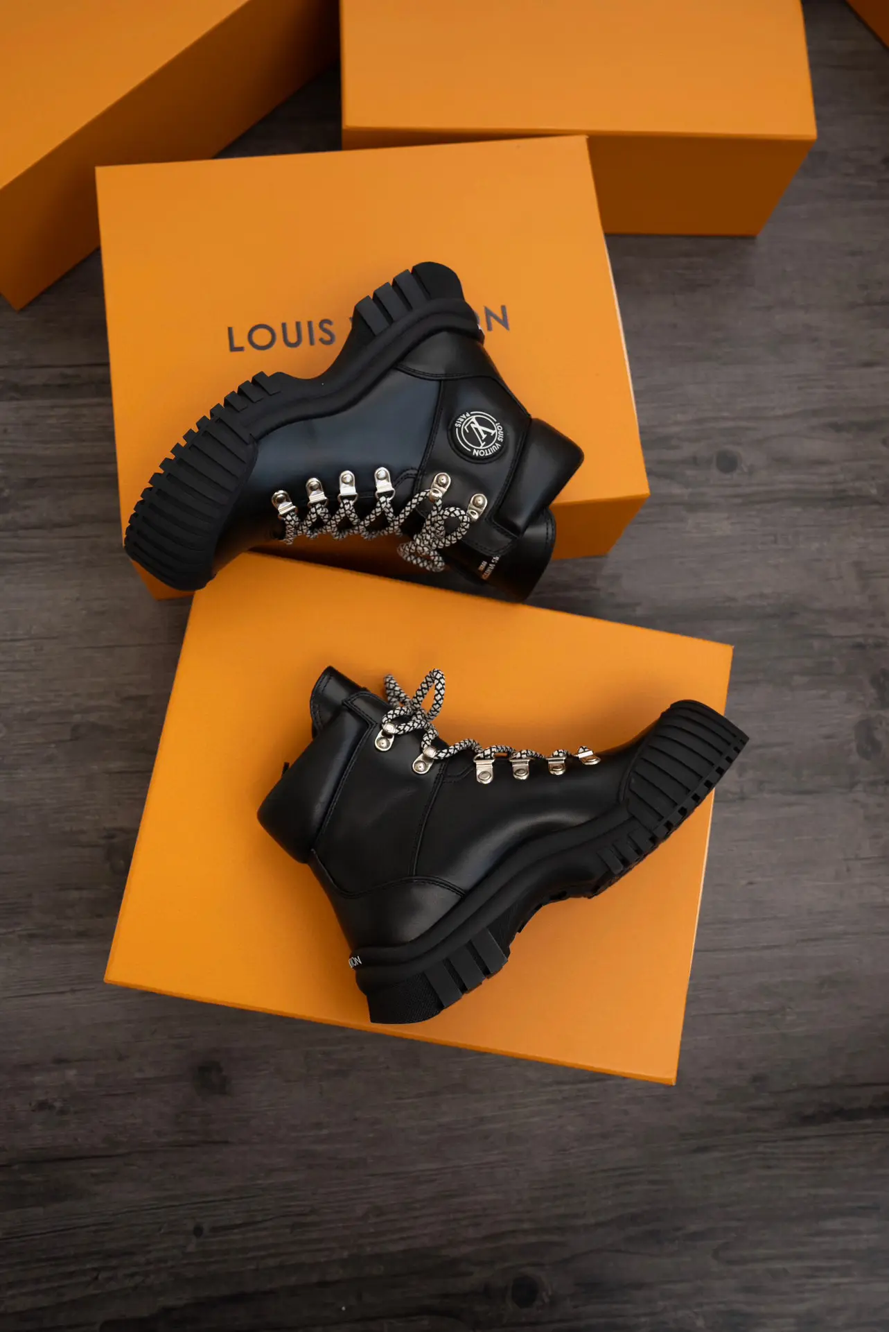 LV, Louis Vuitton, Ruby Collection, Monogram, Thick-Sole, Chelsea, Flat, Ankle Boot 25 LV, Louis Vuitton, Ruby Collection, Monogram, Thick-Sole, Chelsea, Flat, Ankle Boot (25)