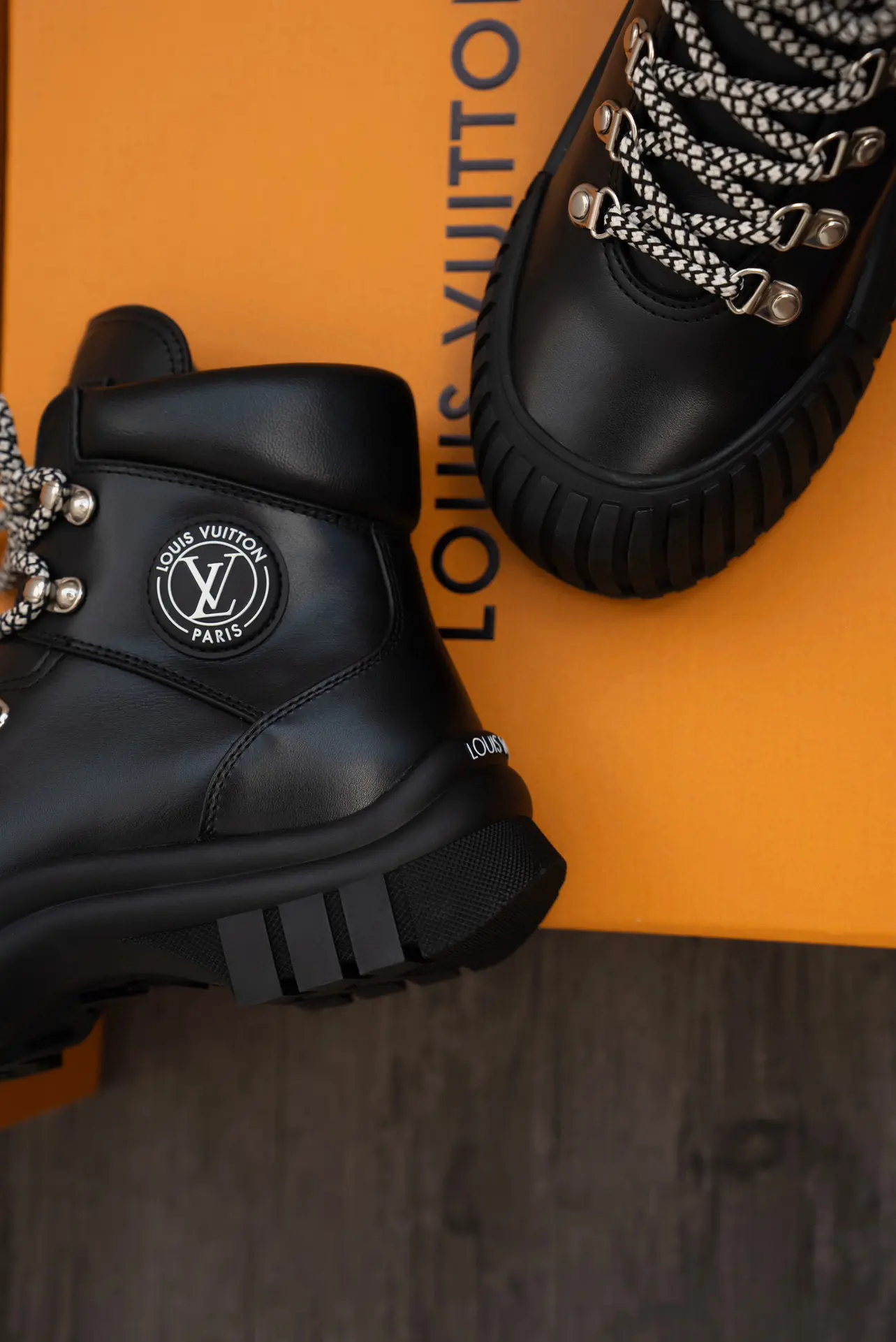 LV, Louis Vuitton, Ruby Collection, Monogram, Thick-Sole, Chelsea, Flat, Ankle Boot 26 LV, Louis Vuitton, Ruby Collection, Monogram, Thick-Sole, Chelsea, Flat, Ankle Boot (26)