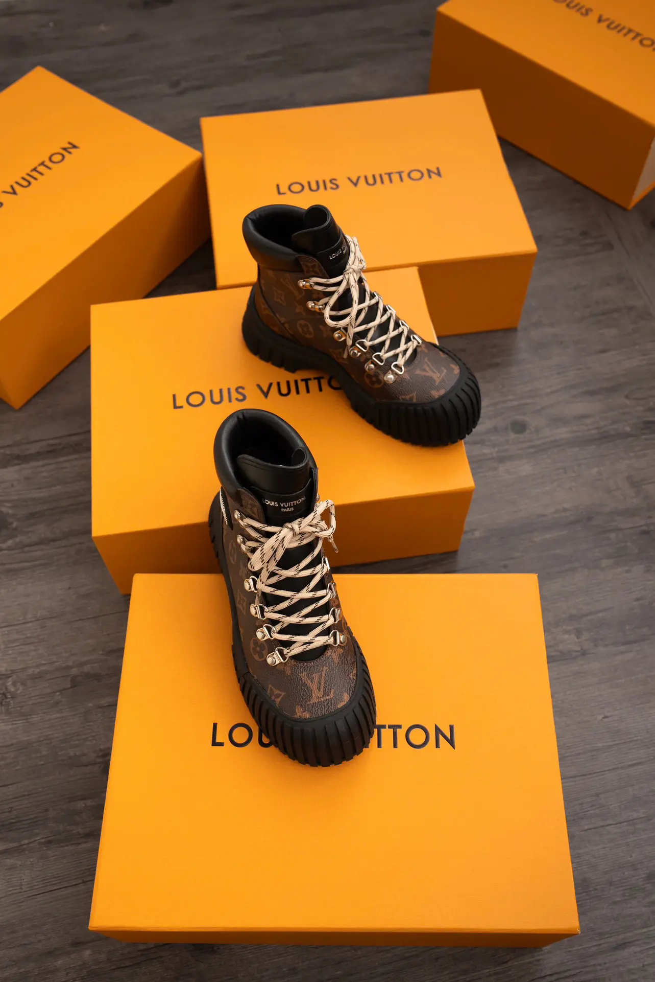 LV, Louis Vuitton, Ruby Collection, Monogram, Thick-Sole, Chelsea, Flat, Ankle Boot 29 LV, Louis Vuitton, Ruby Collection, Monogram, Thick-Sole, Chelsea, Flat, Ankle Boot (29)