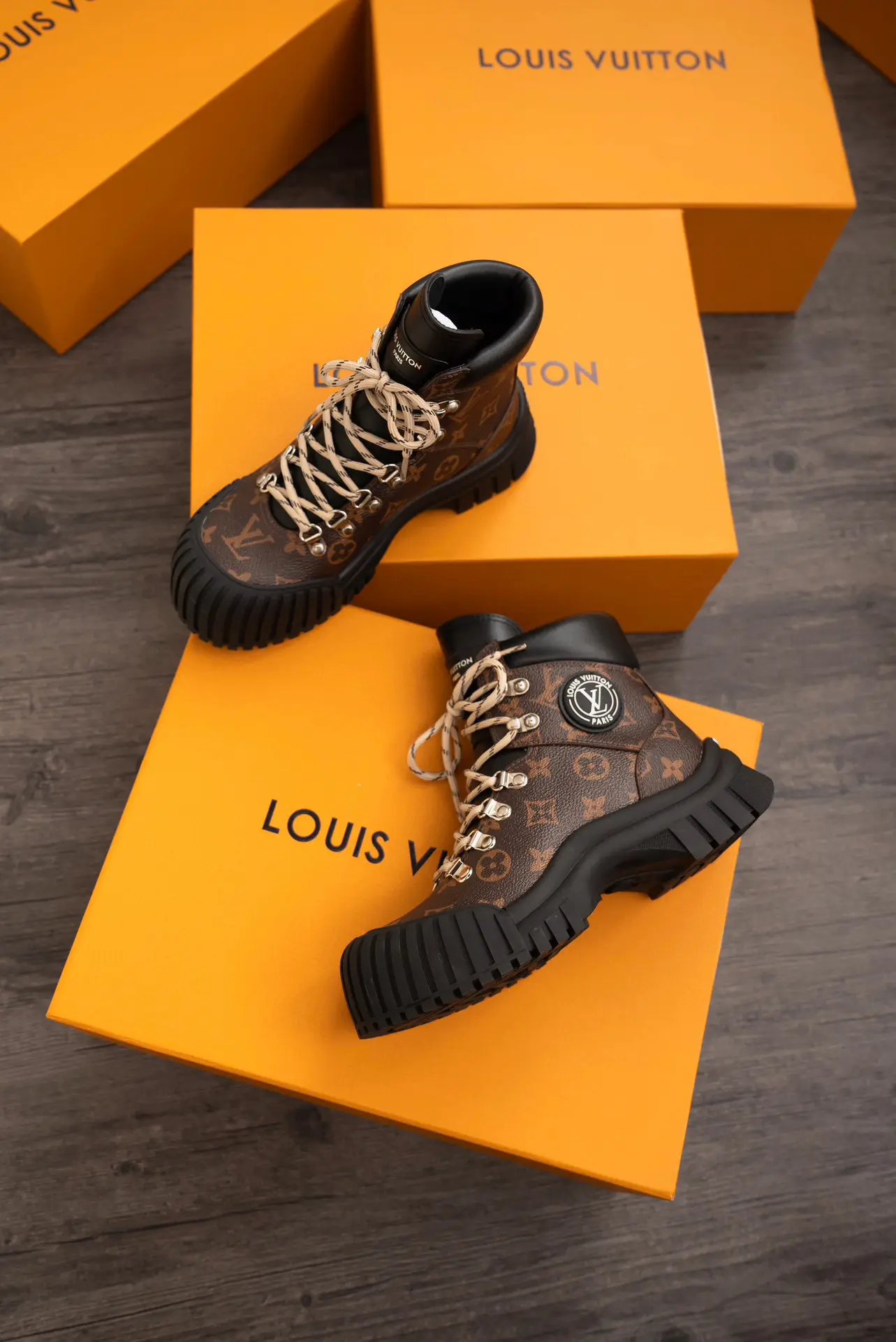 LV, Louis Vuitton, Ruby Collection, Monogram, Thick-Sole, Chelsea, Flat, Ankle Boot 30 LV, Louis Vuitton, Ruby Collection, Monogram, Thick-Sole, Chelsea, Flat, Ankle Boot (30)