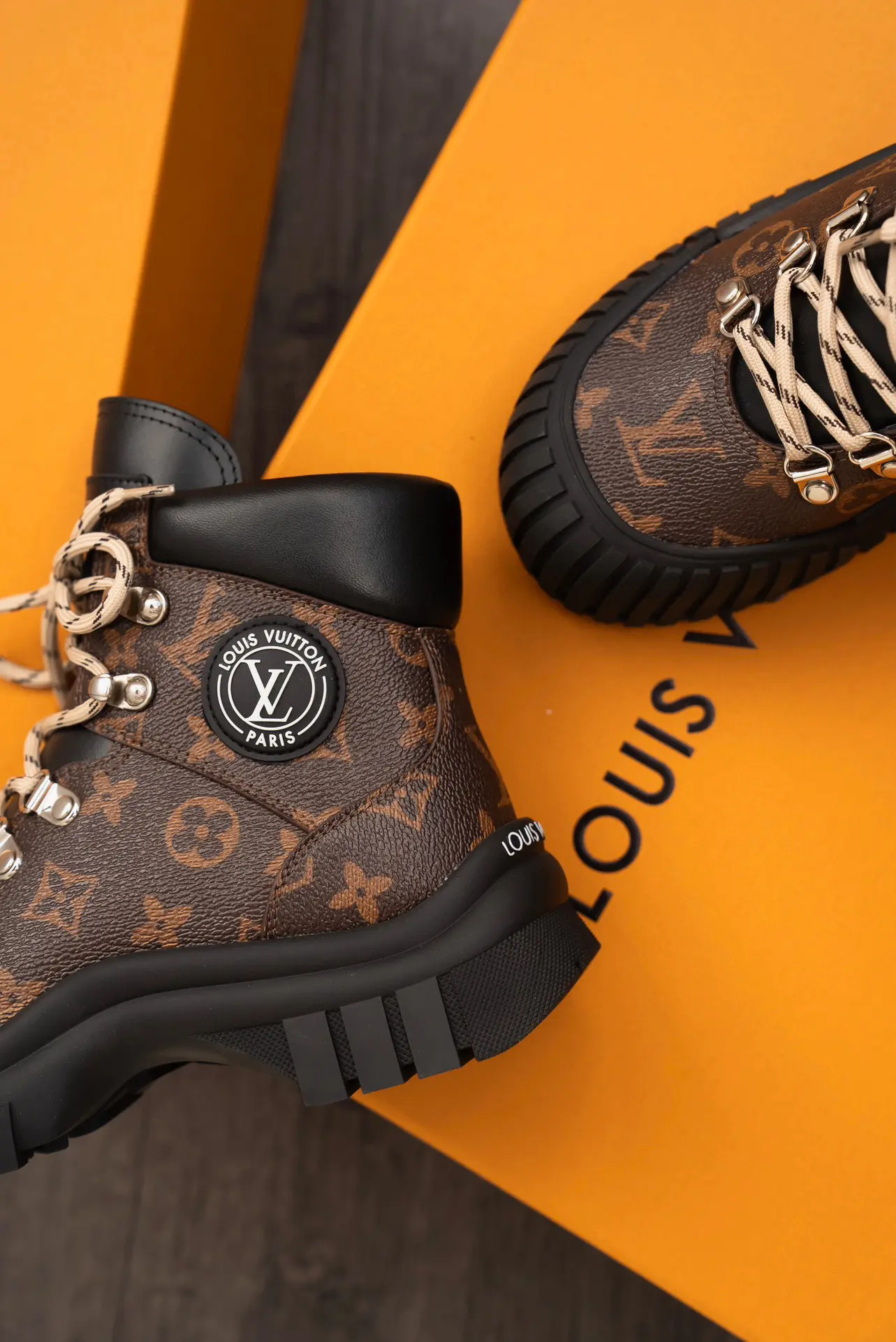 LV, Louis Vuitton, Ruby Collection, Monogram, Thick-Sole, Chelsea, Flat, Ankle Boot 32 LV, Louis Vuitton, Ruby Collection, Monogram, Thick-Sole, Chelsea, Flat, Ankle Boot (32)