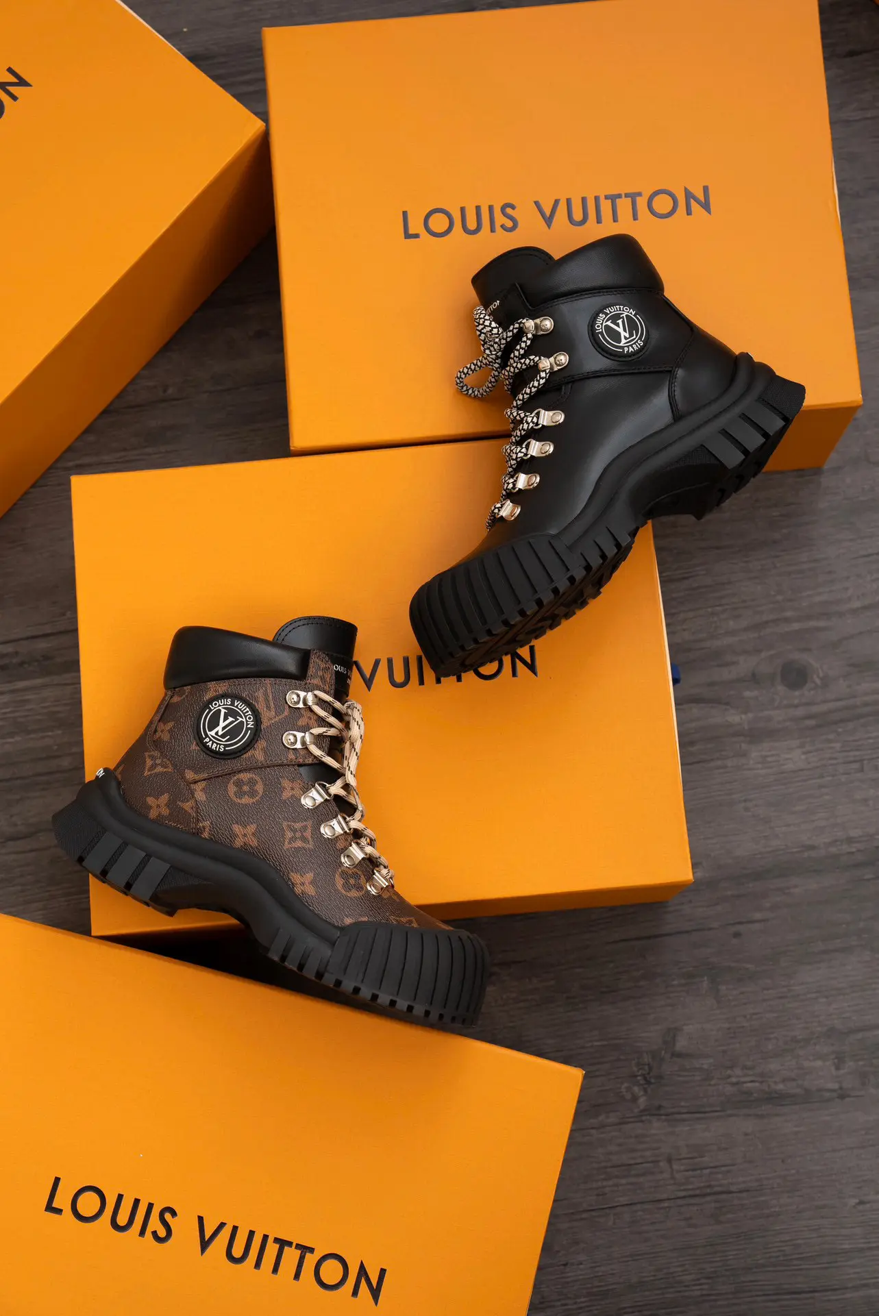 LV, Louis Vuitton, Ruby Collection, Monogram, Thick-Sole, Chelsea, Flat, Ankle Boot 4 LV, Louis Vuitton, Ruby Collection, Monogram, Thick-Sole, Chelsea, Flat, Ankle Boot (4)