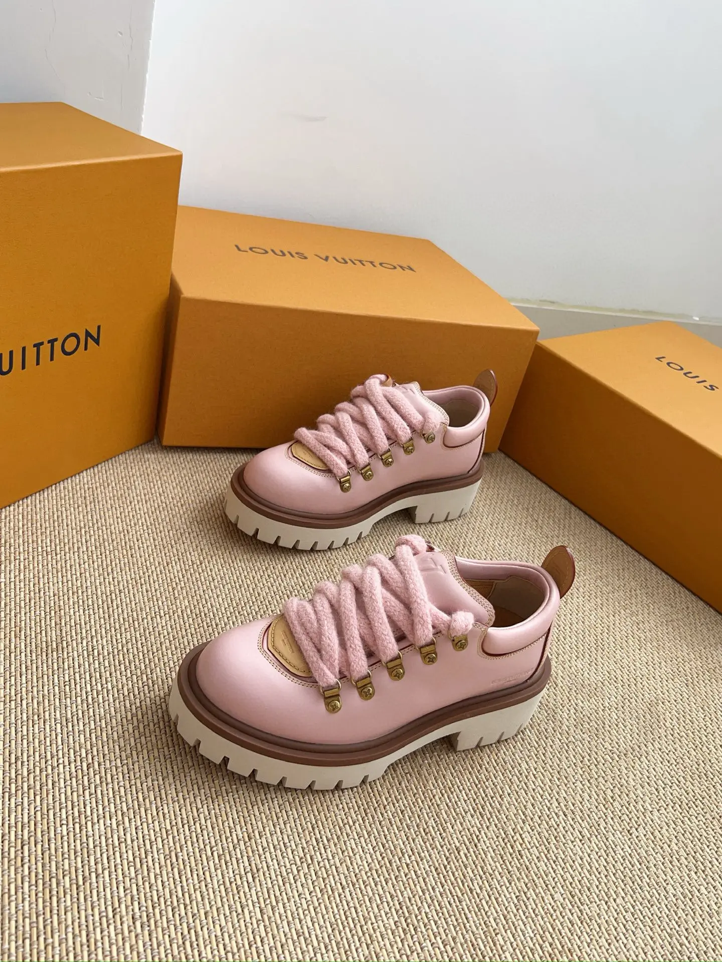 New LV/Louis Vuitton REMIX Big Toe Lace-Up Platform Loafers 13 New LVLouis Vuitton REMIX Big Toe Lace-Up Platform Loafers (13)