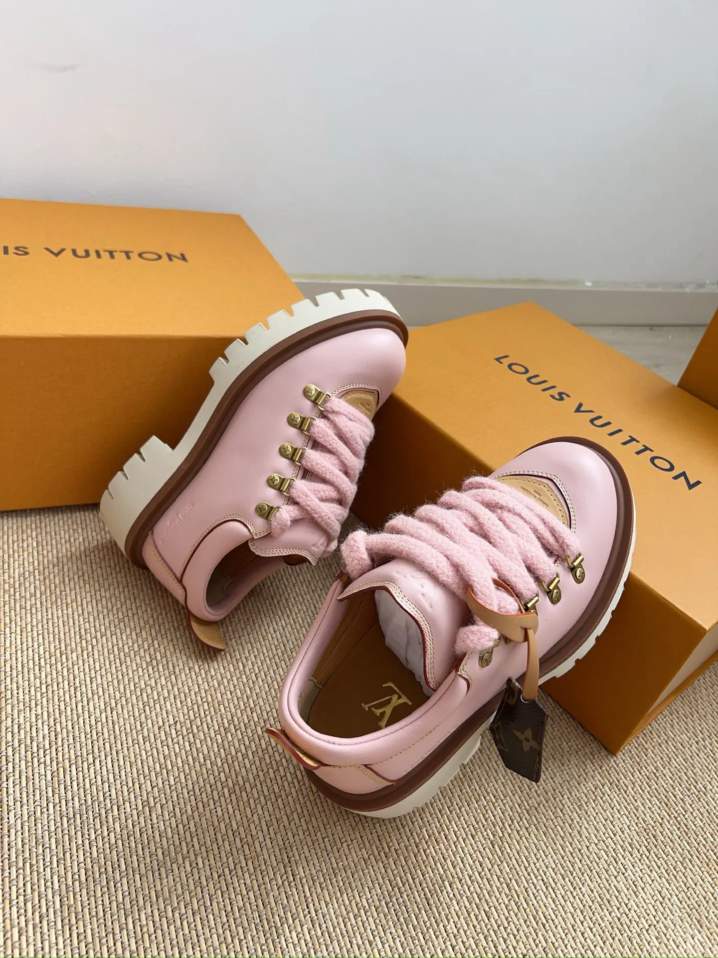 New LV/Louis Vuitton REMIX Big Toe Lace-Up Platform Loafers 16 New LVLouis Vuitton REMIX Big Toe Lace-Up Platform Loafers (16)